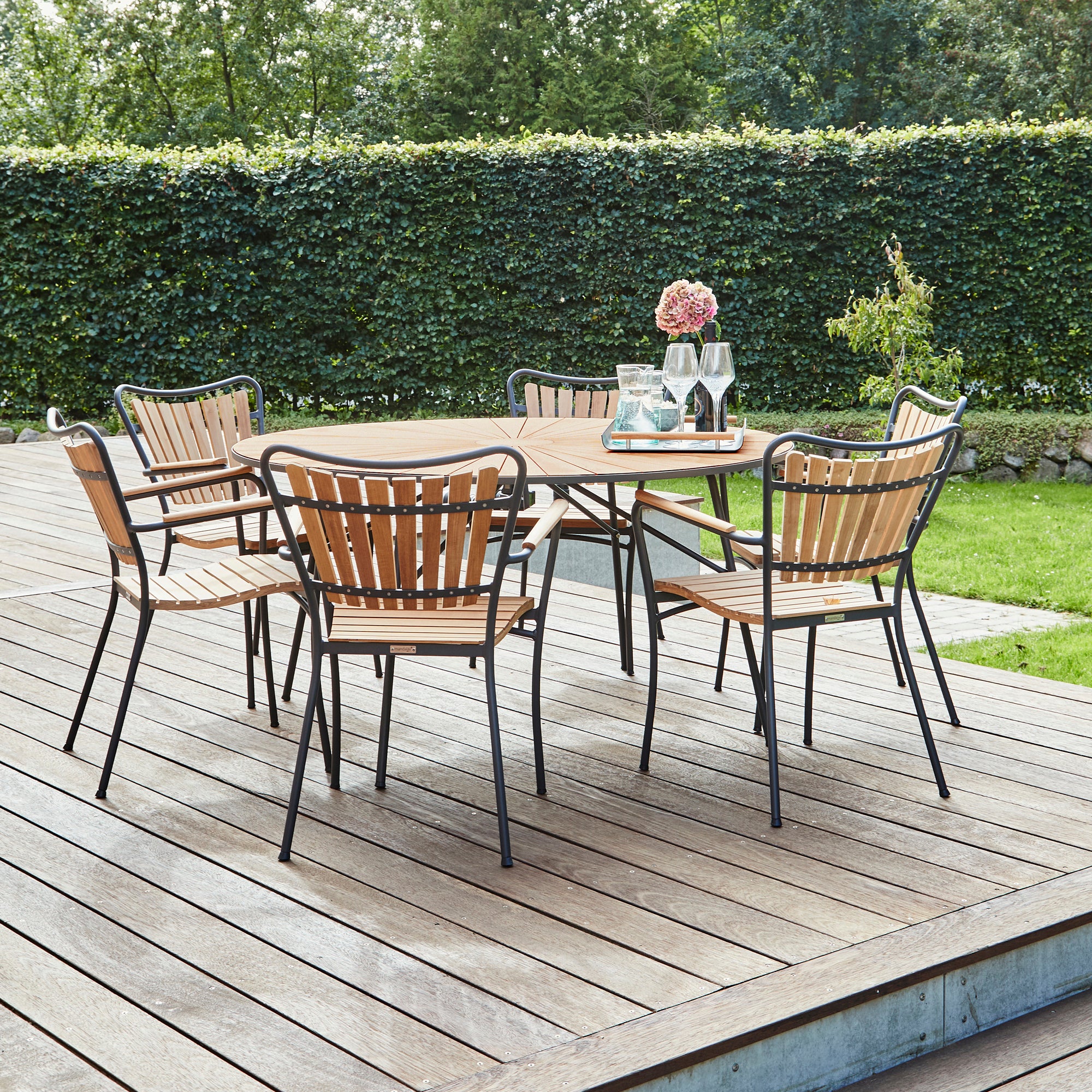 Marguerit Table Ø 140 & 6 chairs