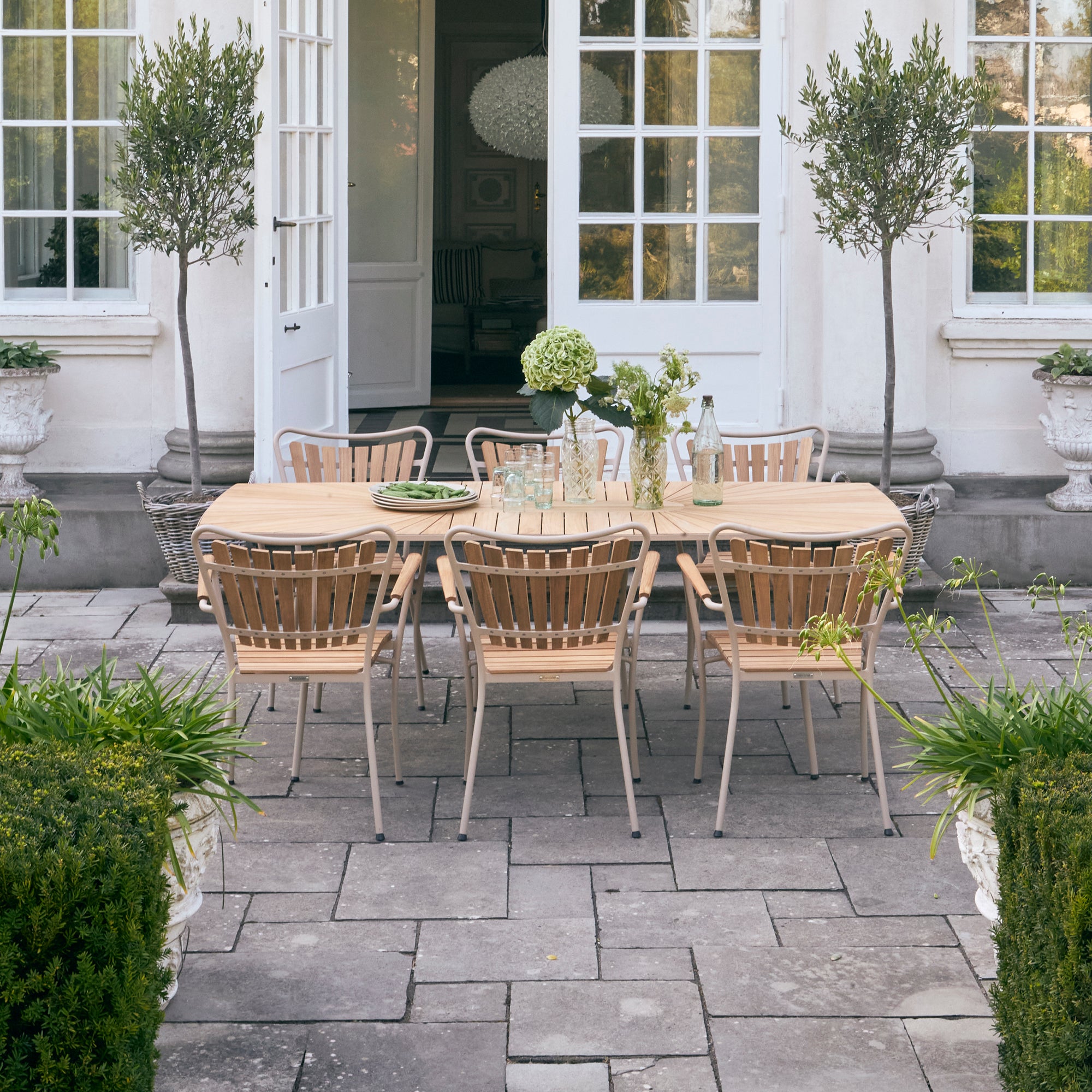 Marguerit Table L 200 & 6 chairs