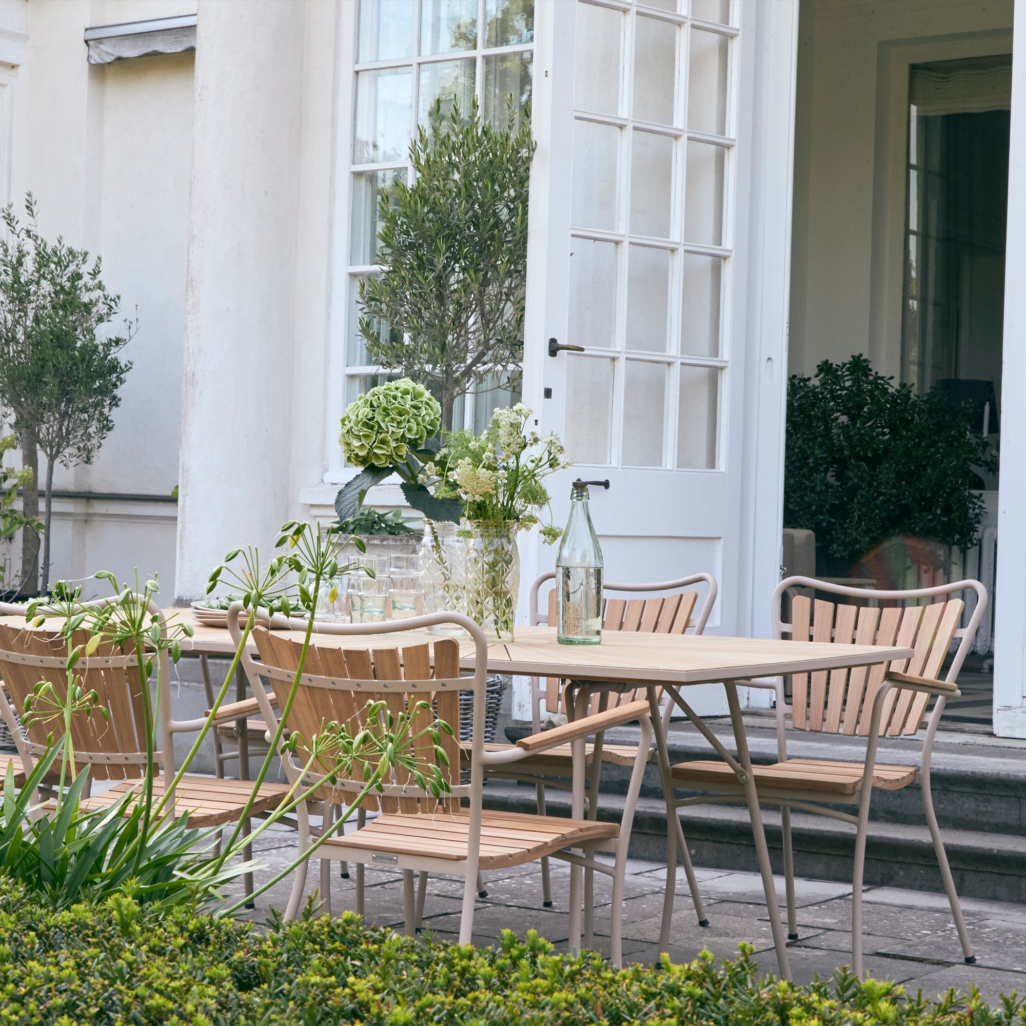 Marguerit Table L 200 & 6 chairs