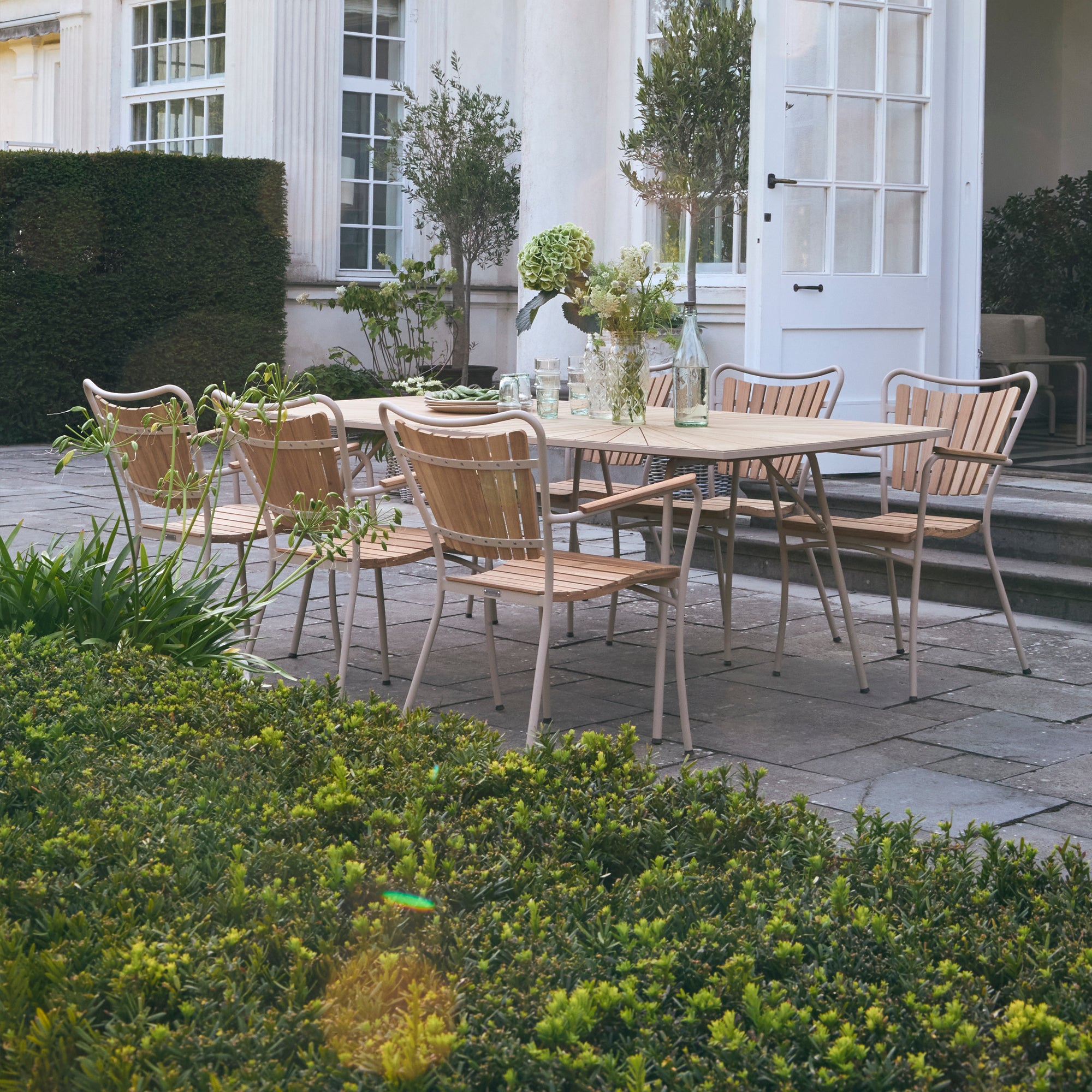 Marguerit Table L 200 & 6 chairs