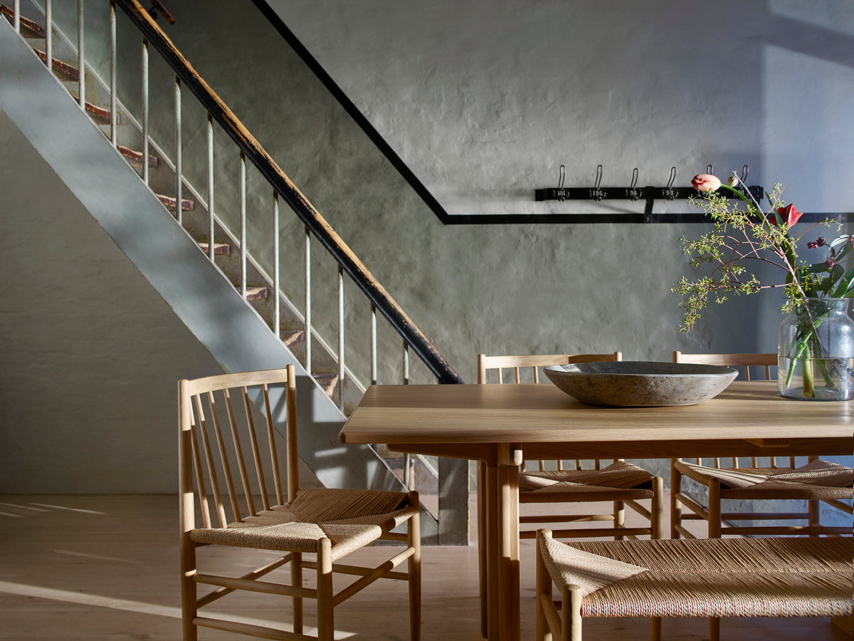 J80 - Chair - Oak - Lacquered - Lifestyle 1