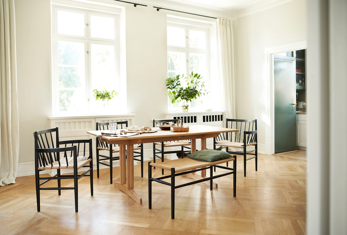 J81 - Chair - Beech - Jet Black - Lifestyle 1