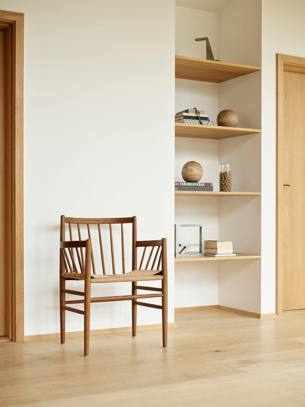 J82 - Lounge chair - Smoked oak - Lifestyle 1