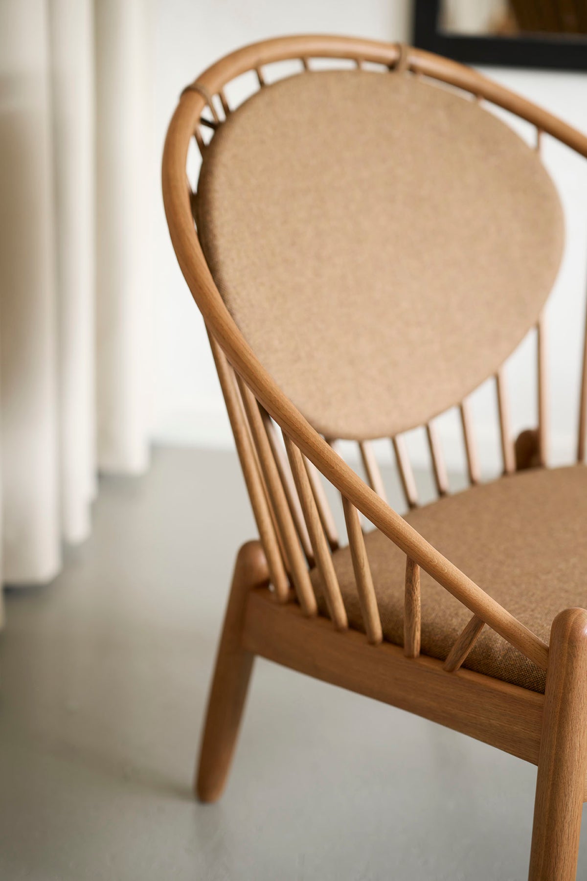 J166 Jørna - Chair - Oak - Brown - Lifestyle 1