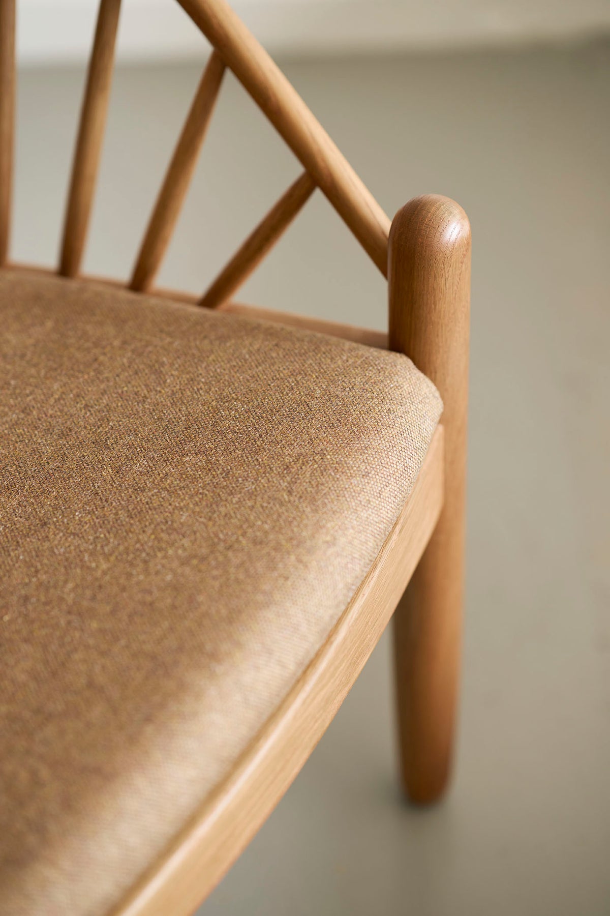 J166 Jørna - Chair - Oak - Brown - Lifestyle 2