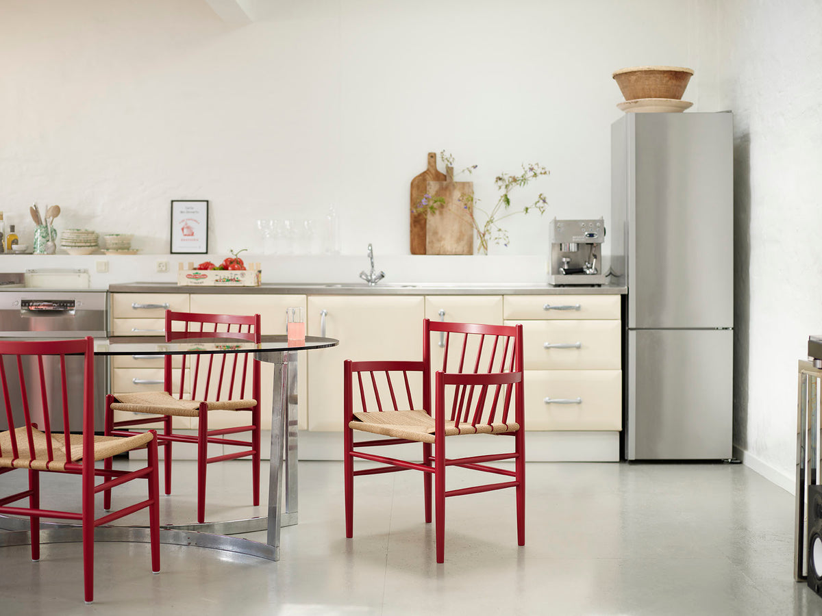 J80 - Stol - Bøg - Ruby Red - Lifestyle 2