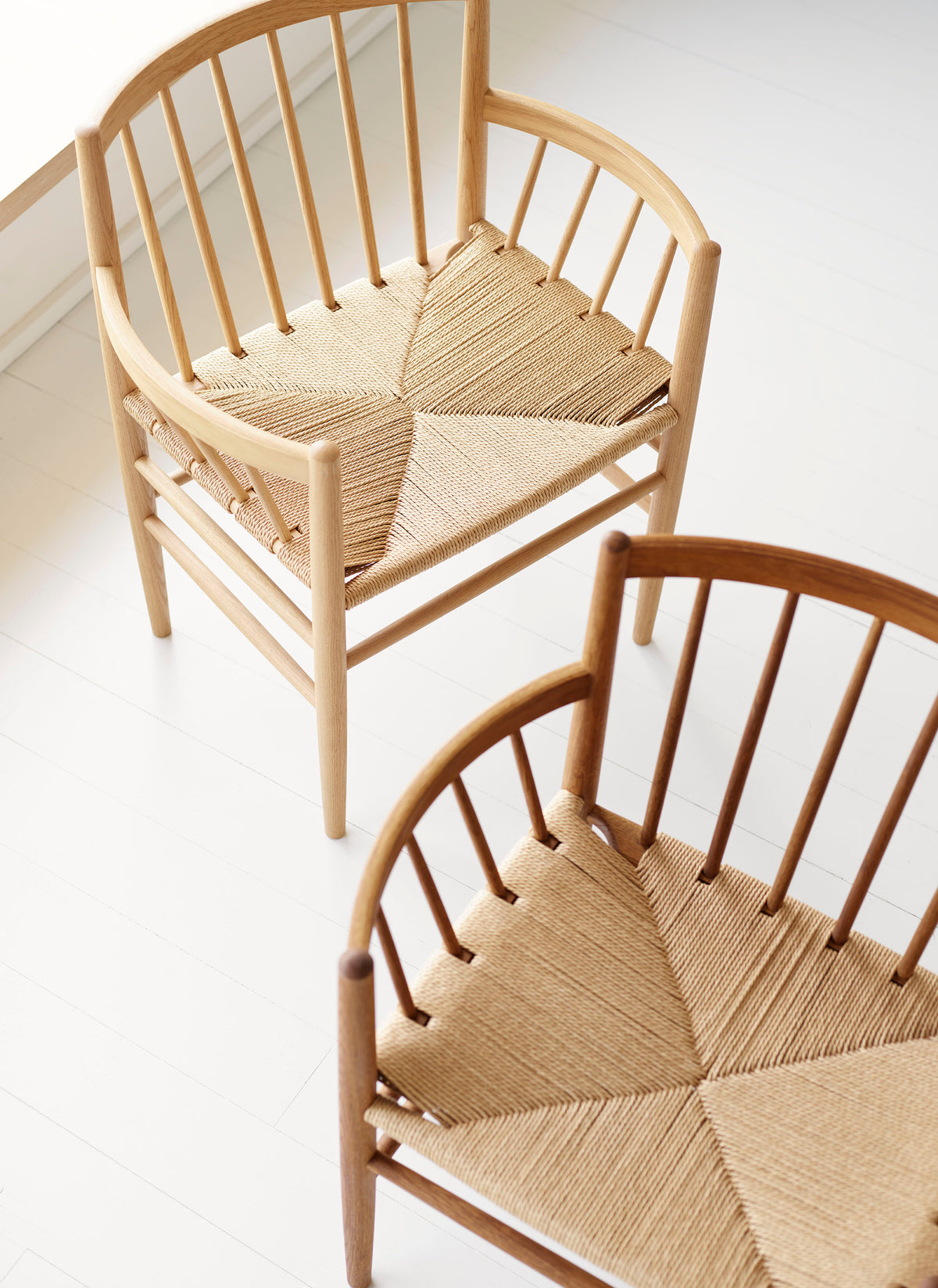J82 - Lounge chair - Smoked oak - Lifestyle 2