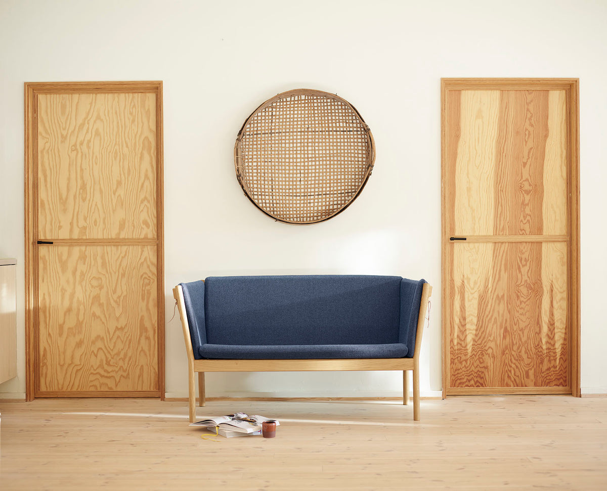 J148 - 2 pers. sofa - Eg - Dark Blue (36) - Lifestyle 1