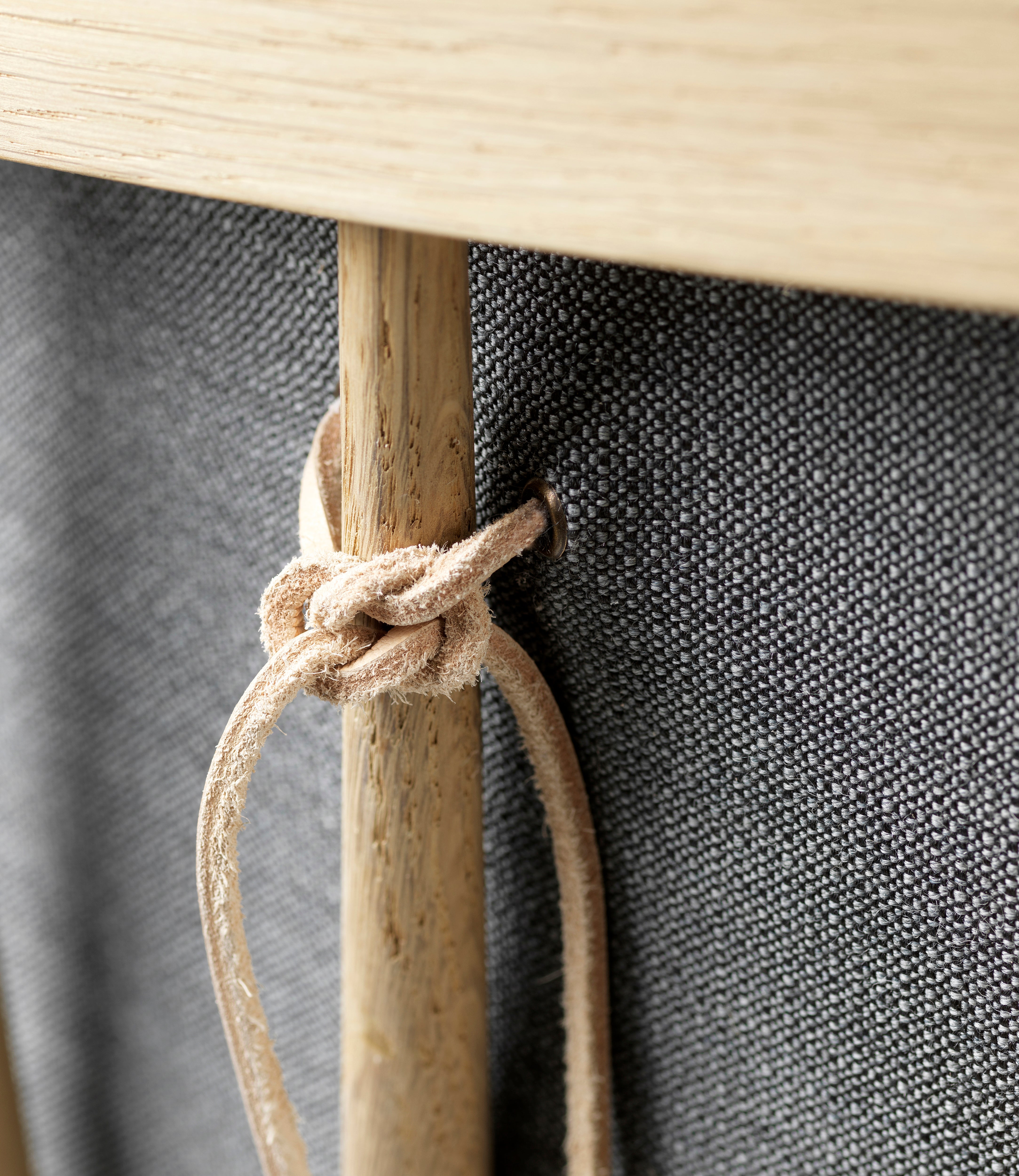 J148 2 pers. sofa i Eg Anthracite Grey af Erik Ole Jørgensen