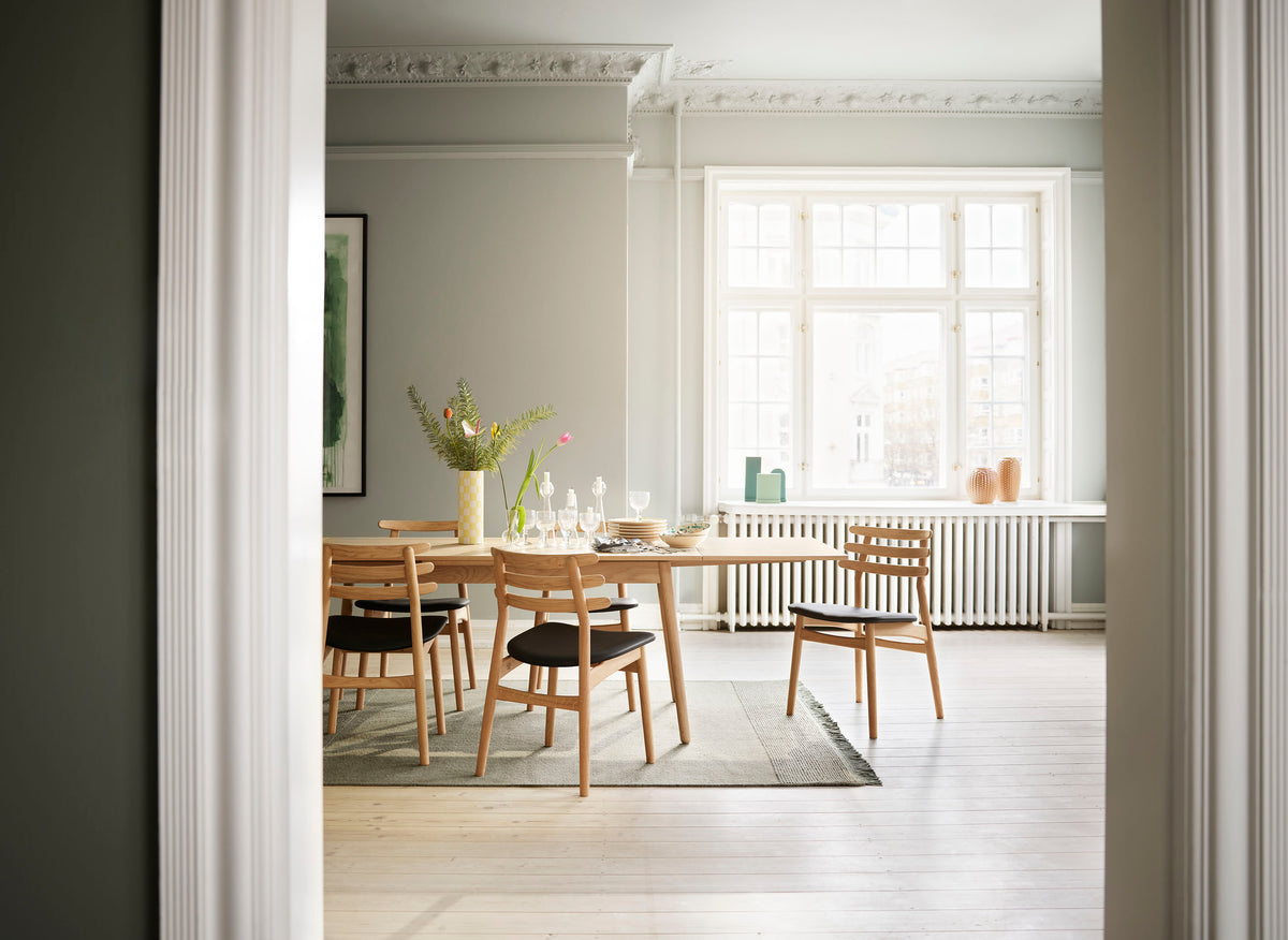 J48 - Stol - Eg - Sort læder - Lifestyle 1