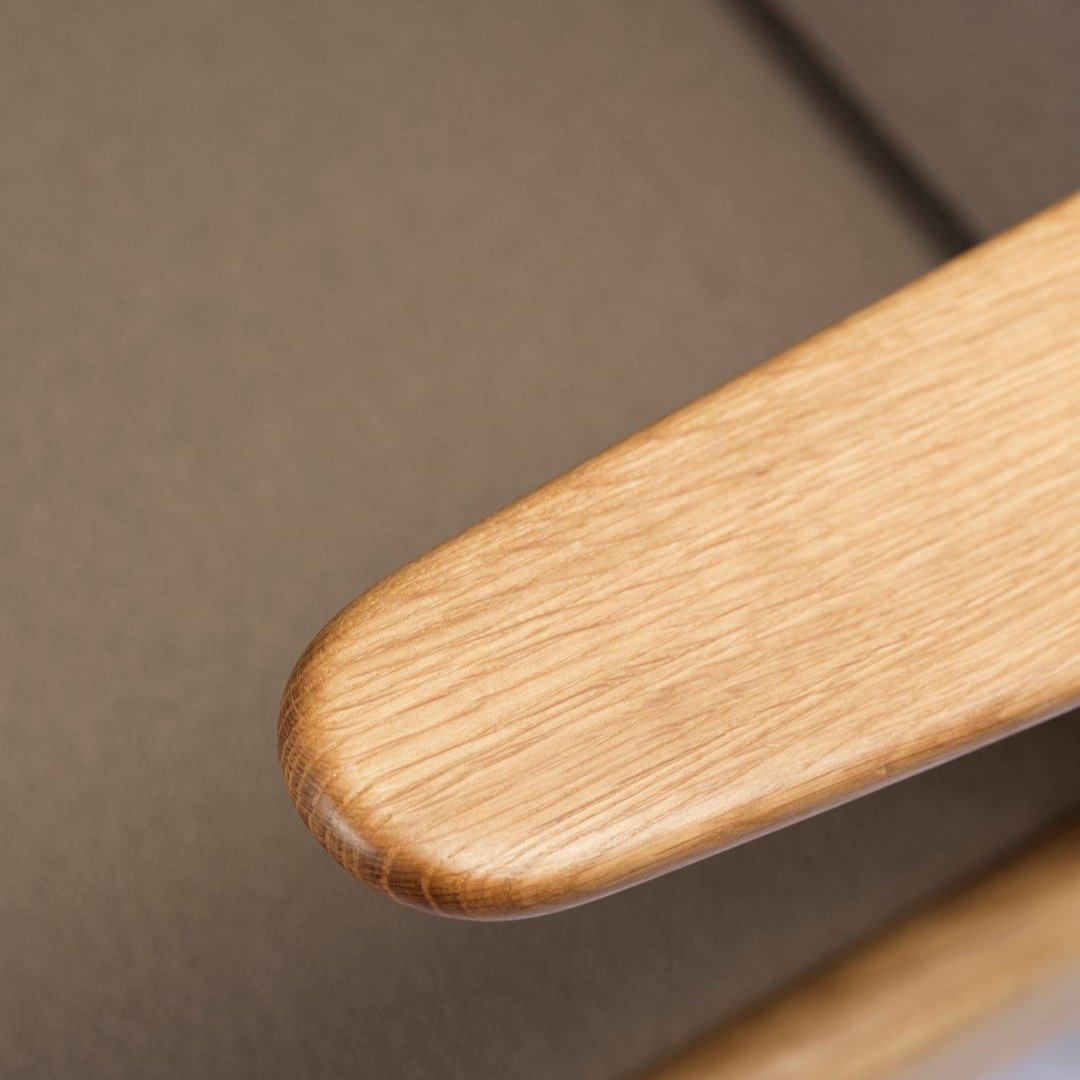 J53 Lænestol i Eg olieret Grain Taupe (61230) af Poul M. Volther - Detalje
