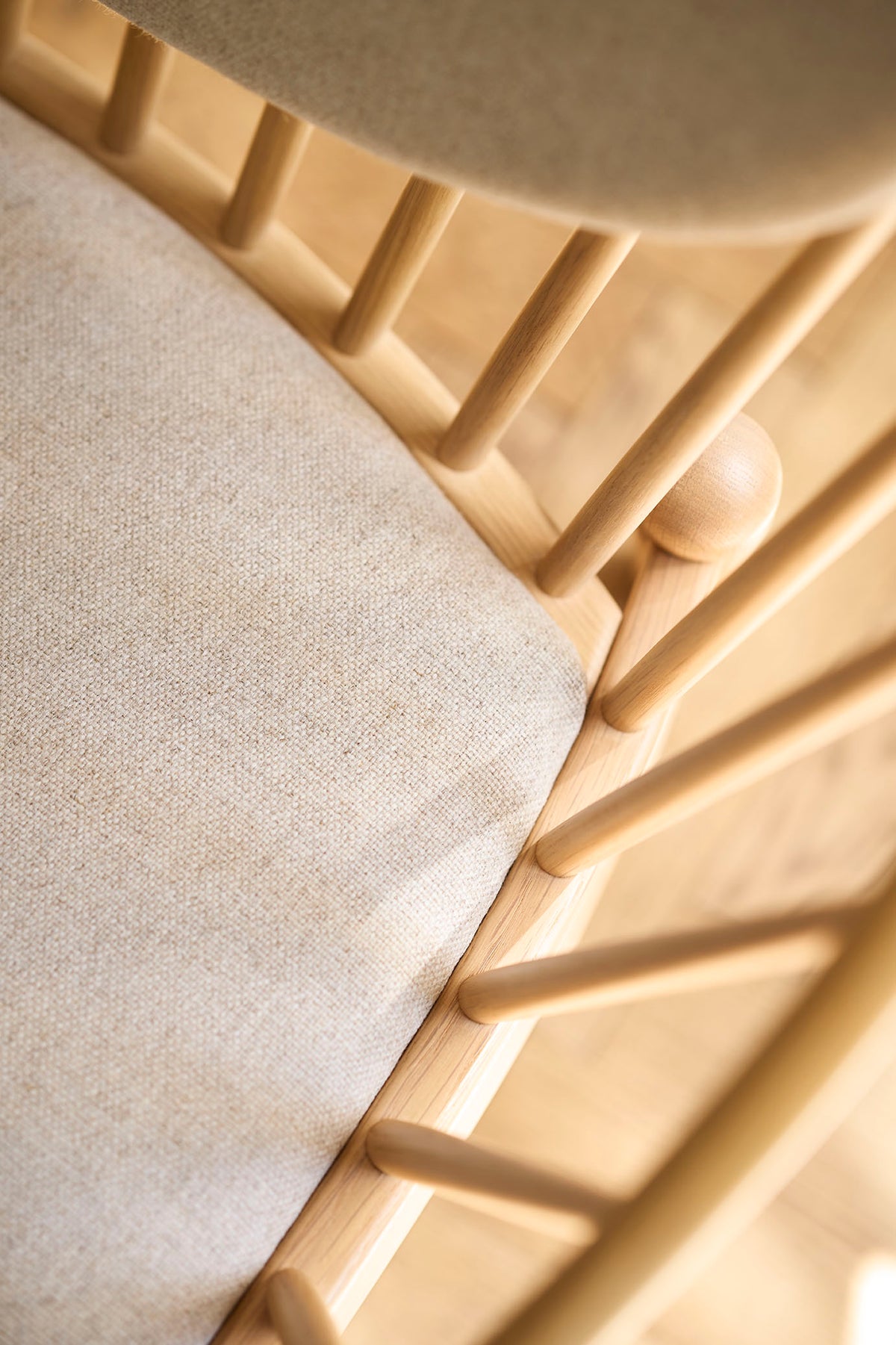 J166 Jørna - Chair - Oak - Beige (61) - Lifestyle 2