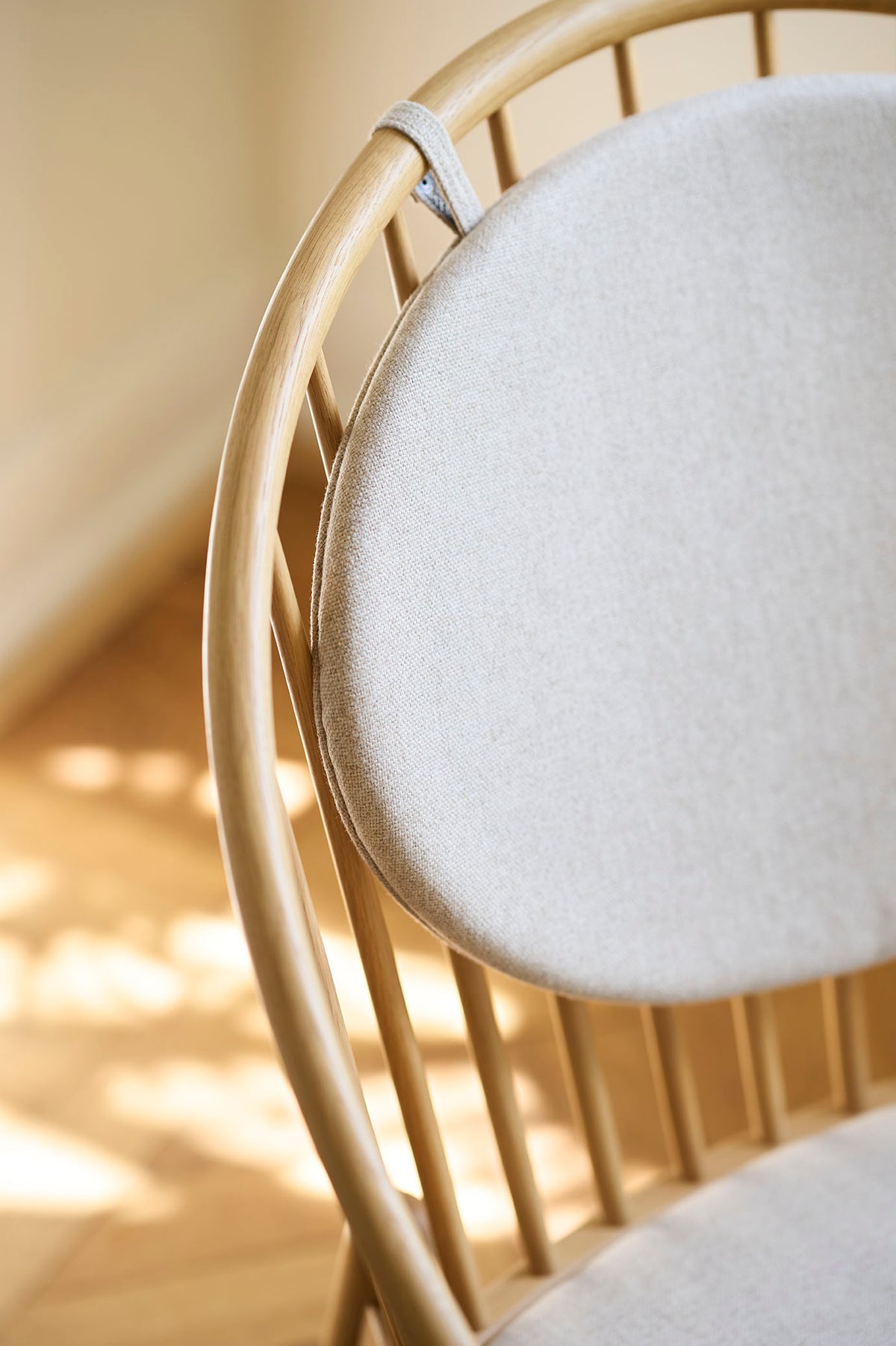 J166 Jørna - Chair - Oak - Beige (61) - Lifestyle 3